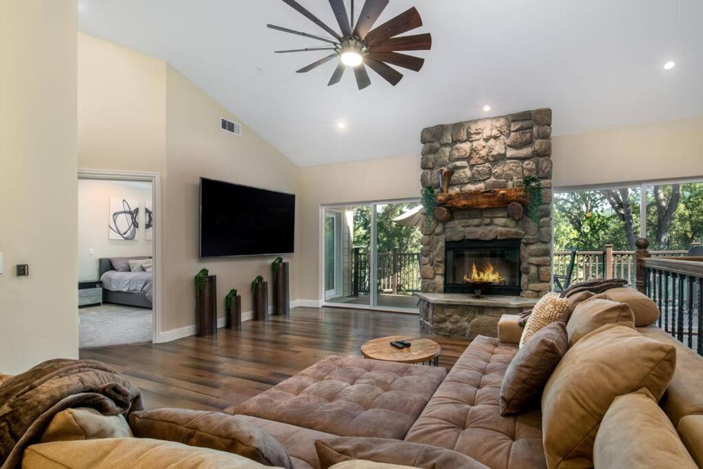 New Luxury Lake House In Pine Mountain Lake Close To Yosemite! Perfect For All Seasons! Great For Retreats, Getaways, Celebrations, And More! Groveland Buitenkant foto