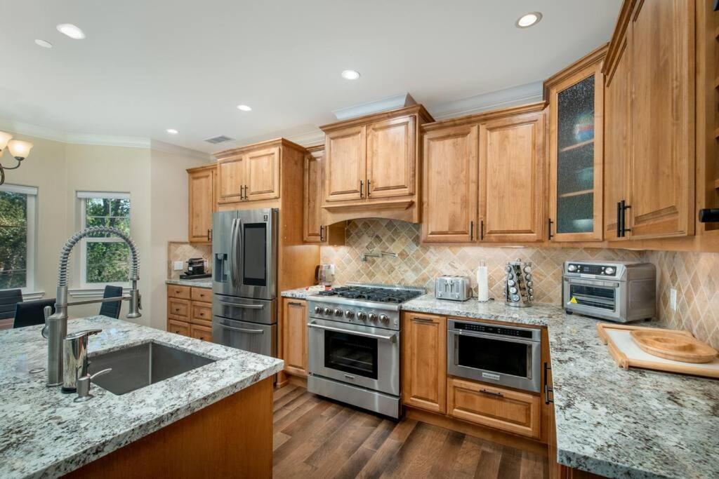 New Luxury Lake House In Pine Mountain Lake Close To Yosemite! Perfect For All Seasons! Great For Retreats, Getaways, Celebrations, And More! Groveland Buitenkant foto