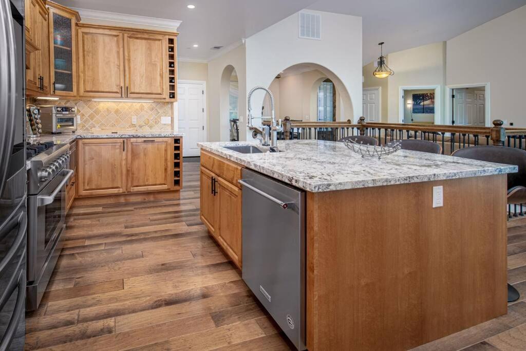 New Luxury Lake House In Pine Mountain Lake Close To Yosemite! Perfect For All Seasons! Great For Retreats, Getaways, Celebrations, And More! Groveland Buitenkant foto