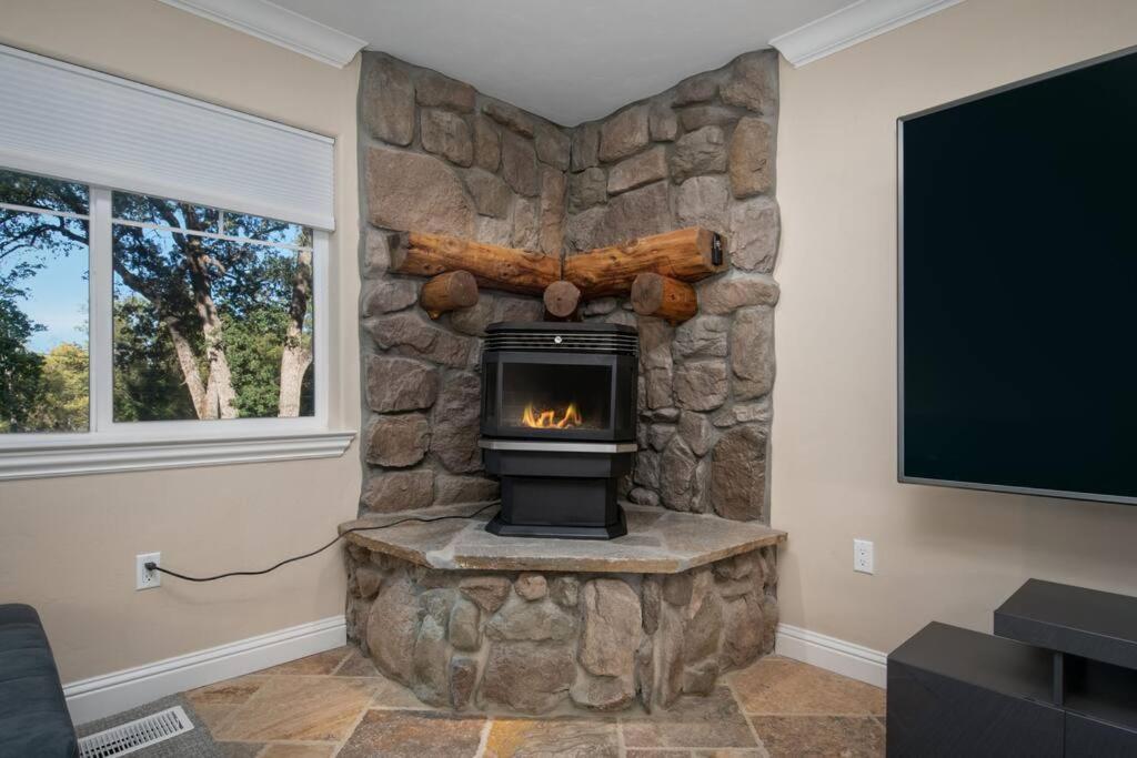 New Luxury Lake House In Pine Mountain Lake Close To Yosemite! Perfect For All Seasons! Great For Retreats, Getaways, Celebrations, And More! Groveland Buitenkant foto